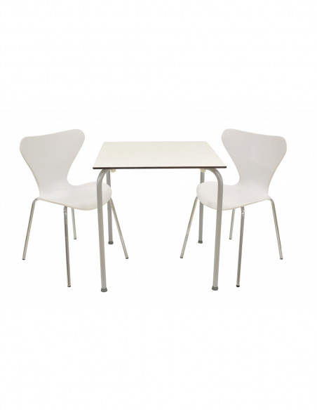 Mesa FERAY, apilable, epoxi plata, tablero fenólico blanco, 69 x 69 cms.